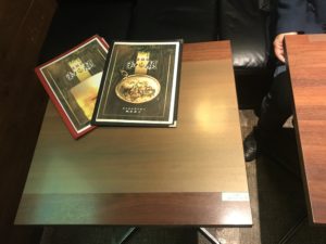 Dr.CU抗菌フィルム｢アッキラー｣。アッキラーは簡単にカット出来て貼り付け出来る抗菌フィルムです。国内外の検査機関でテスト済みです。菌の減少率99%以上。ウイルスにも大きく効果があります。Dr.CU抗菌銅フィルム｢アッキラー｣はコロナ対策に非常に有効で弊社のステライザと併せてコロナ対策に人気の製品ですコロナだけでなくこれから増える花粉症にも有効です。