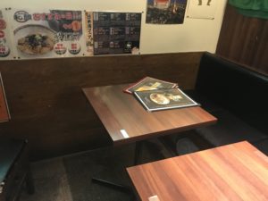 Dr.CU抗菌フィルム｢アッキラー｣。アッキラーは簡単にカット出来て貼り付け出来る抗菌フィルムです。国内外の検査機関でテスト済みです。菌の減少率99%以上。ウイルスにも大きく効果があります。Dr.CU抗菌銅フィルム｢アッキラー｣はコロナ対策に非常に有効で弊社のステライザと併せてコロナ対策に人気の製品です。恵比寿和顔様に施工