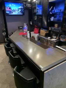 Dr.CU抗菌フィルム｢アッキラー｣。アッキラーは簡単にカット出来て貼り付け出来る抗菌フィルムです。国内外の検査機関でテスト済みです。菌の減少率99%以上。ウイルスにも大きく効果があります。Dr.CU抗菌銅フィルム｢アッキラー｣はコロナ対策に非常に有効で弊社のステライザと併せてコロナ対策に人気の製品ですコロナだけでなくこれから増える花粉症にも有効です。